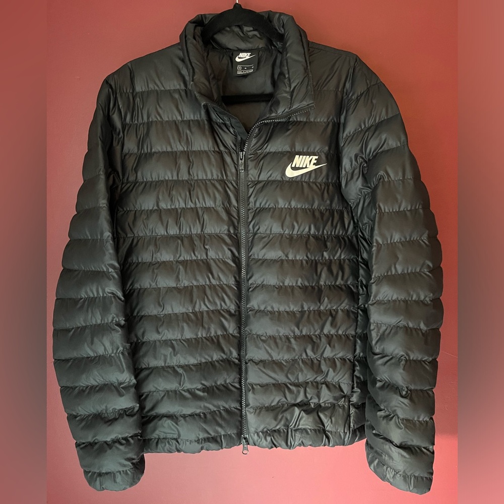 Men’s Nike puffer coat, size M